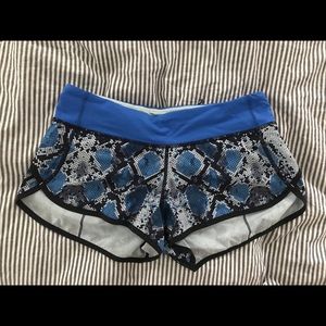LULULEMON Speed Up Shorts- Snake Skin Print!! 🐍